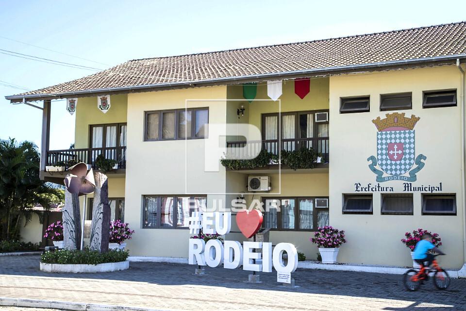 Prefeitura de Rodeio abre vagas de estágio para universitários