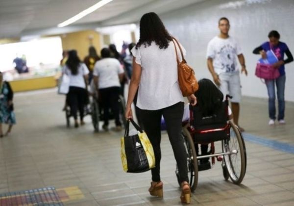 Projeto prioriza vaga em escola integral para aluno com deficiência