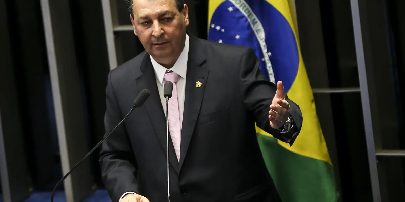 Relator da CCJ rejeita emendas da oposição que buscavam manter a escala 6x1