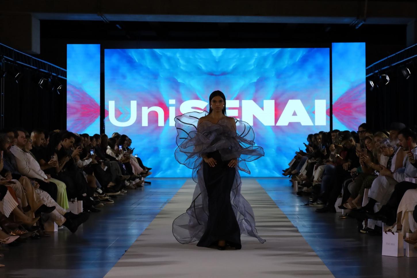 Segunda noite do Santa Catarina Fashion Week lota e mostra força do estado no setor
