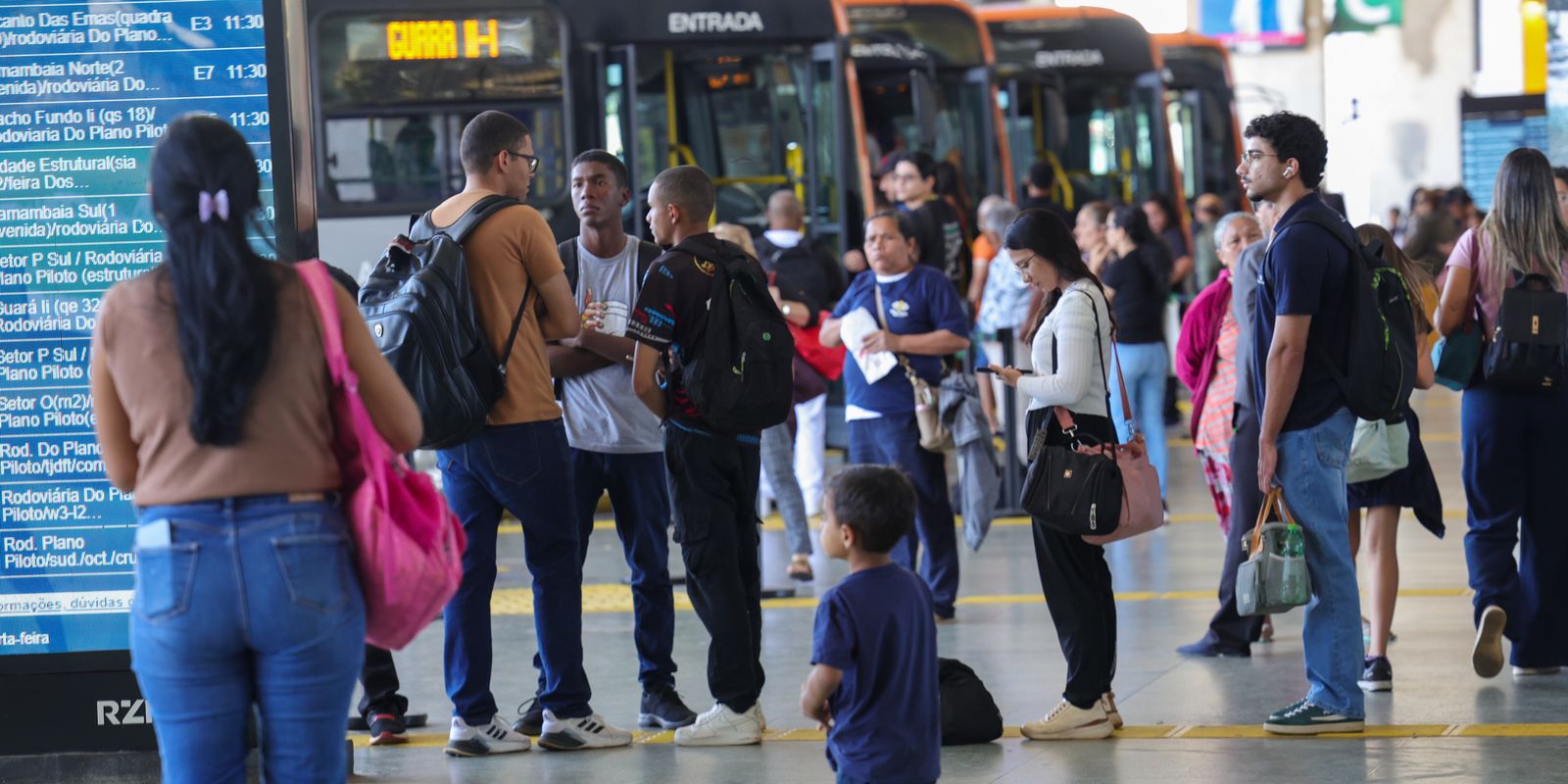 Setor de serviços avança 2,4% em 12 meses após estabilidade em julho