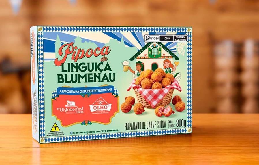 Sucesso na Oktoberfest, pipoca de linguiça Blumenau chega ao varejo como produto licenciado da festa