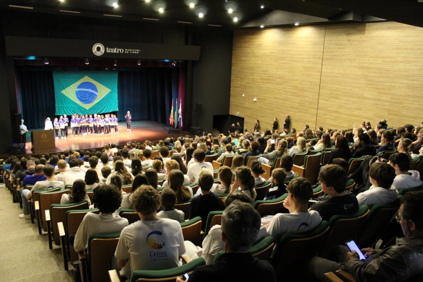 Timbó inicia Semana da Pátria 2026 com cerimônia de hasteamento das bandeiras e programação no CIC