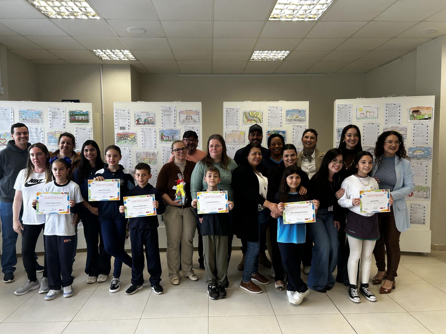 Timbó premia vencedores da etapa municipal dos concursos Poetizando meu Vale e Traços do meu Vale