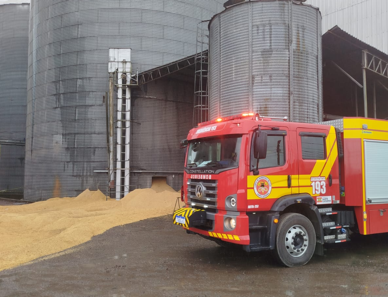 Trabalhador morre soterrado dentro de silo de grãos em Turvo