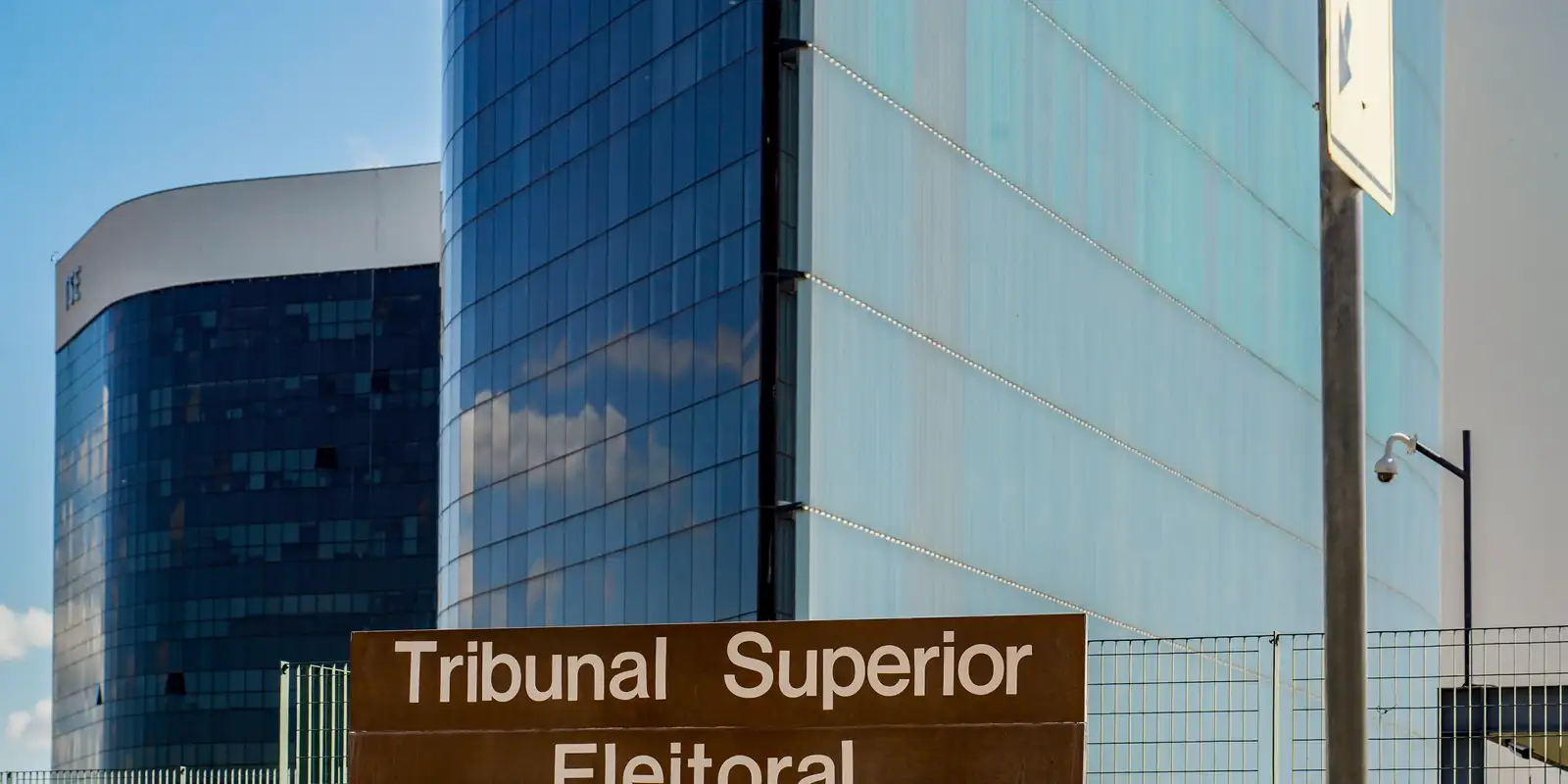Maioria apoia decisão do TSE que removeu posts sobre Nossa Senhora