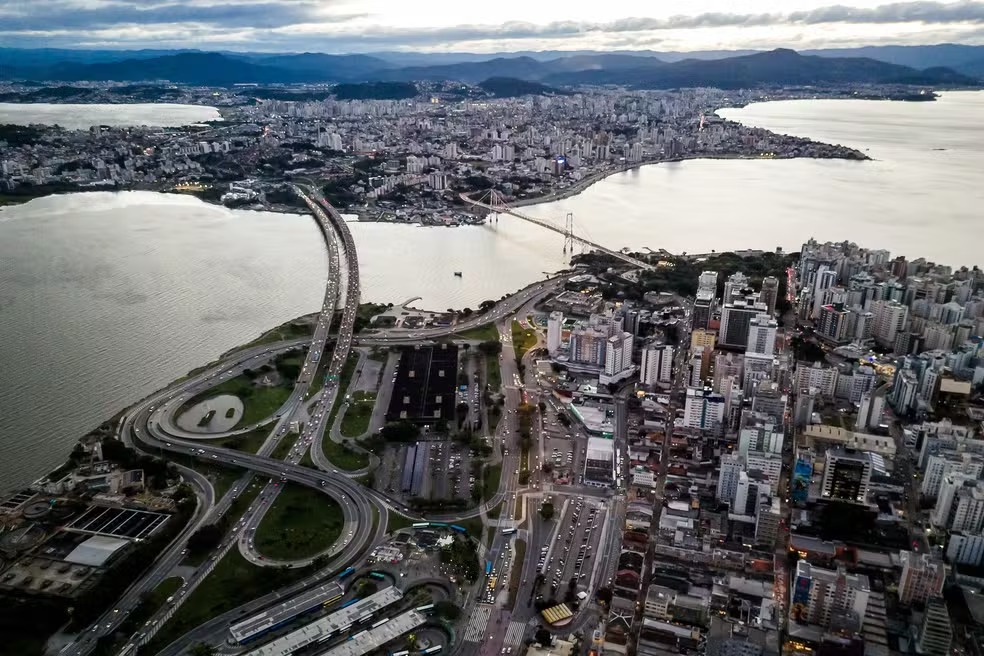 Vaga em Florianópolis paga R$ 3,3 mil e tem inscrições abertas