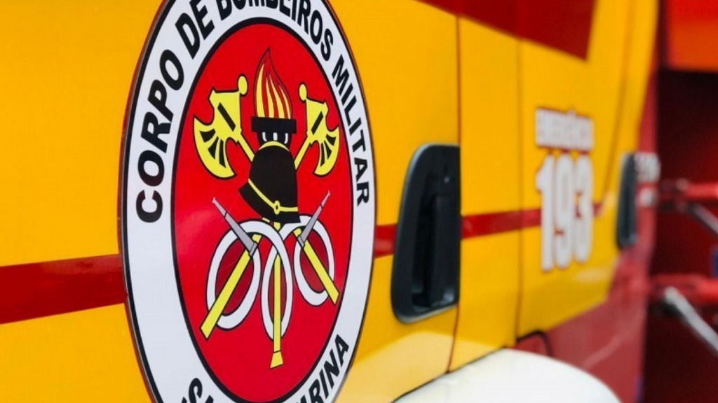Acidente entre dois carros deixa motorista ferida em Florianópolis