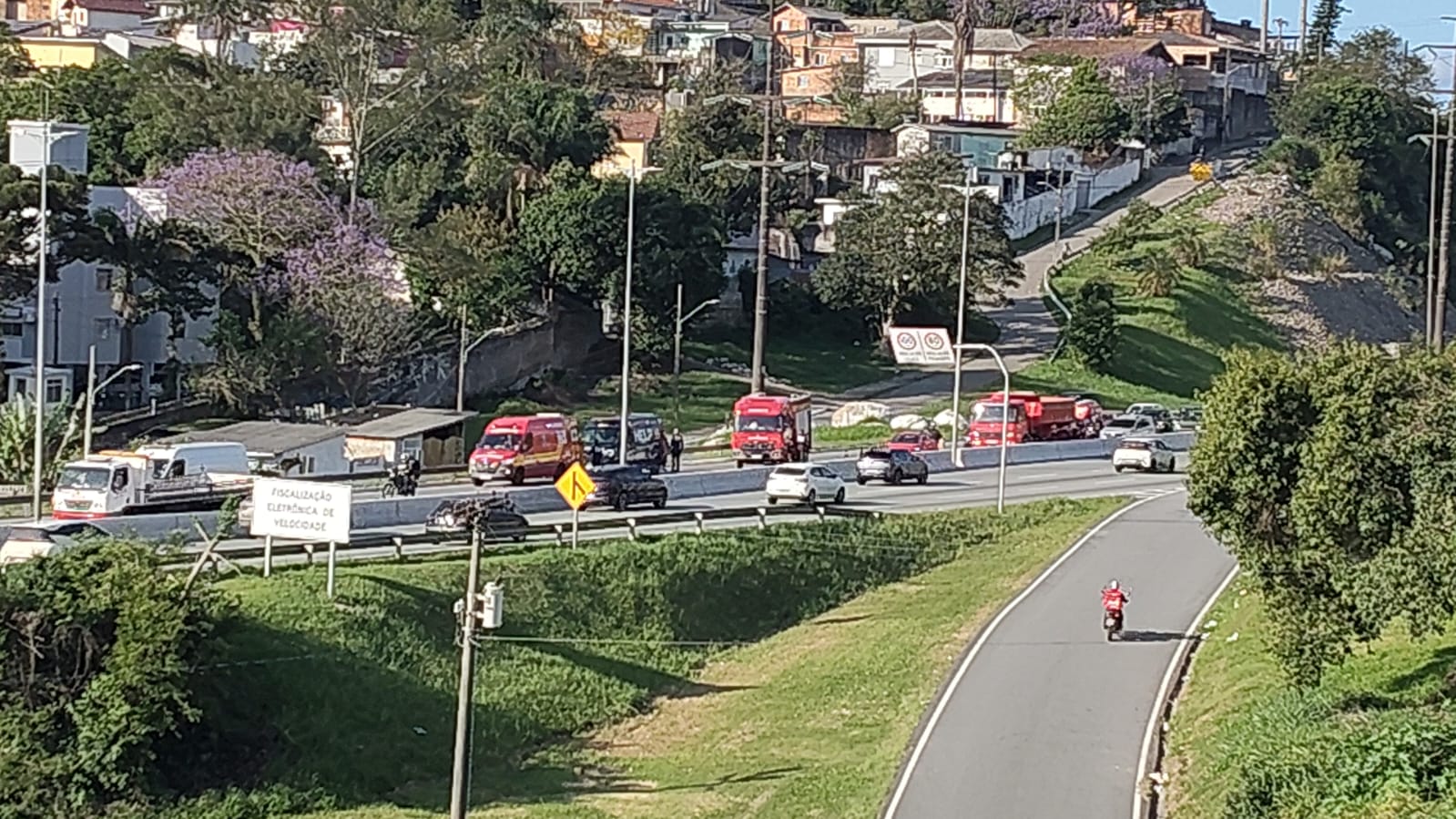 Acidente na Via Expressa causa congestionamento na saída de Florianópolis