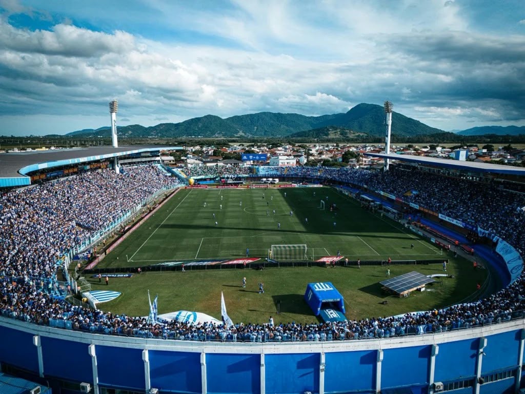 Avaí enfrenta o Náutico em duelo decisivo contra o rebaixamento