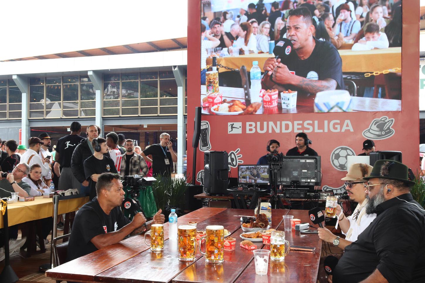 Bundesliga encerra participação na 41ª Oktoberfest Blumenau com podcast ao vivo do Parque Vila Germânica