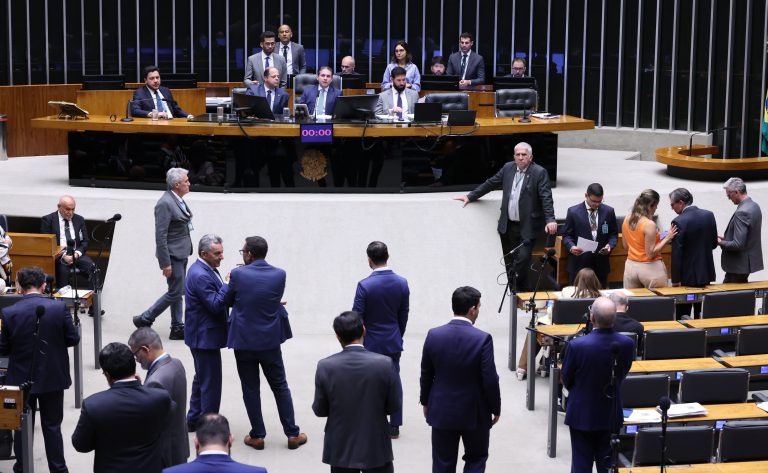 Câmara aprova Medida Provisória que amplia indenização para servidores de fronteira