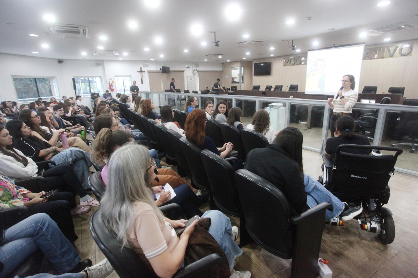Câmara promove atividade de conscientização sobre prevenção e diagnóstico precoce do câncer