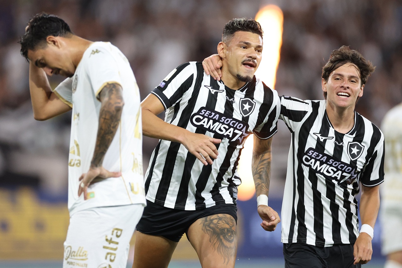 Chapecoense perde para o Botafogo e soma terceira derrota consecutiva no Brasileirão