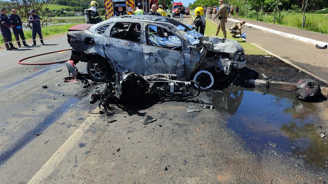 Colisão entre automóvel e motocicleta deixa dois mortos na SC-285 entre Turvo e Ermo