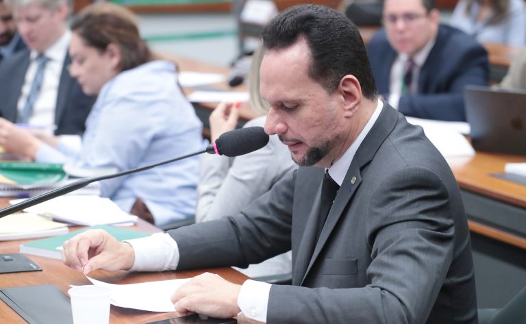 Comissão aprova incentivo fiscal para combate ao desemprego no país