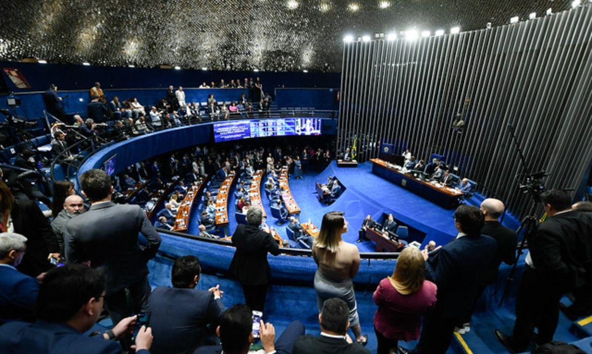 Comissão aprova o fim da escala 6x1 e a redução da jornada de 44 para 40 horas semanais 