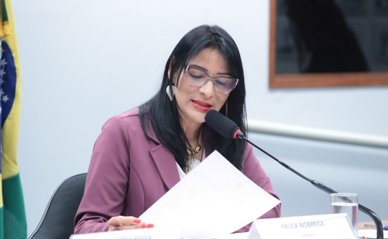 Comissão da Câmara aprova reconhecimento das benzedeiras como cultura popular