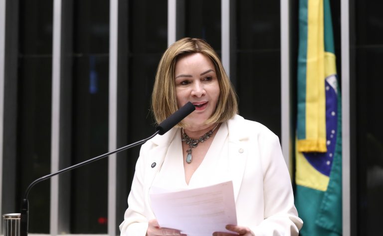 Comissão aprova projeto de lei sobre violência nas escolas na câmara