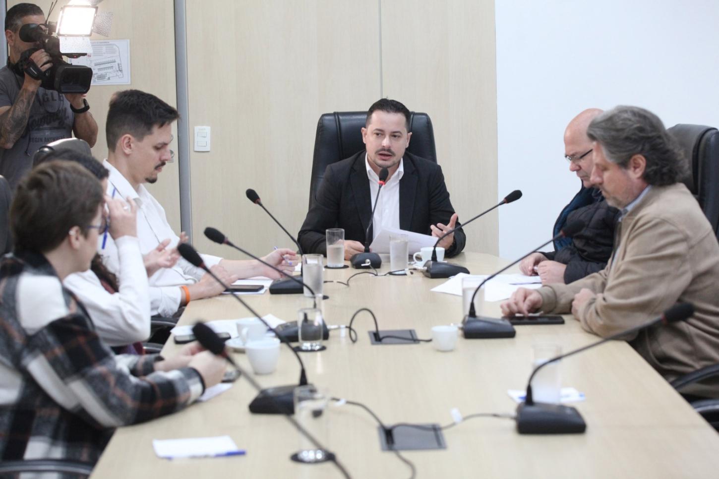 Comissão proposta por Jean Volpato tem novos desdobramentos e ouve secretário de Saúde