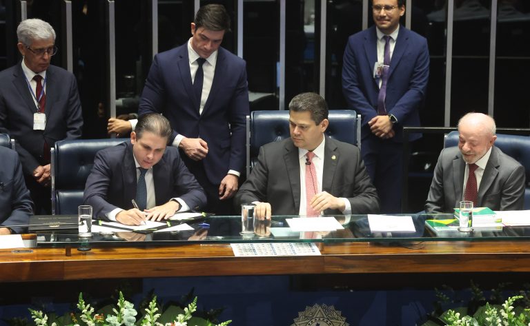 Congresso promulga nova aposentadoria especial para agentes de saúde e endemias