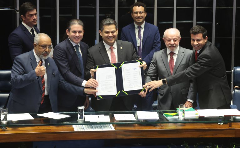 Congresso promulga fim da escala 6x1 e estabelece nova jornada de trabalho