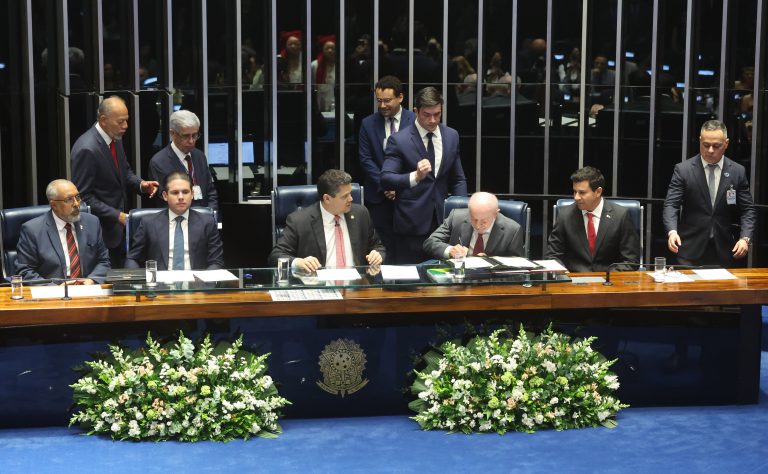 Congresso promulga fim da escala 6x1 e aposentadoria especial