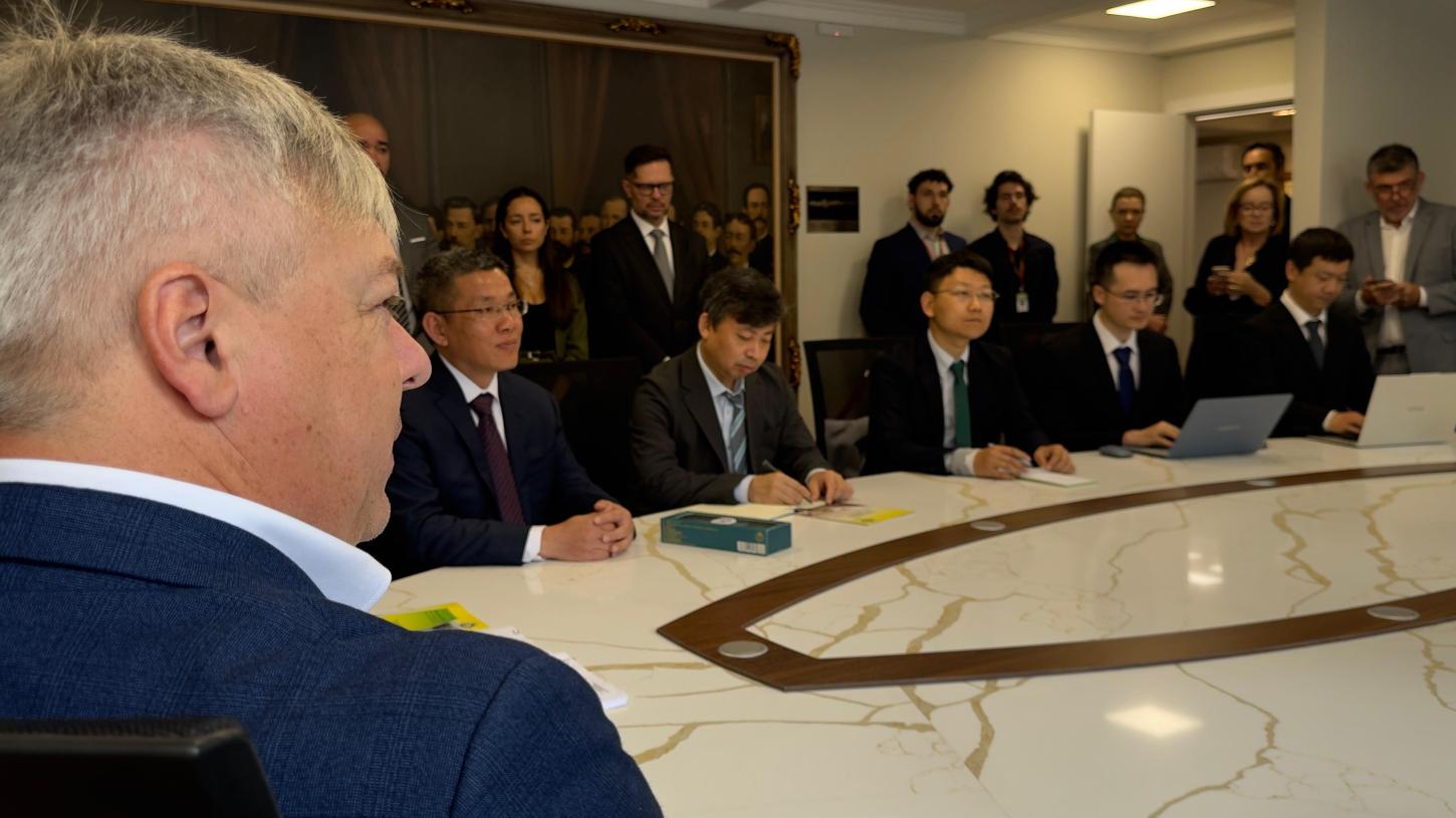Deputado Fabiano recebe pesquisadores chineses na Alesc e debate instalação de instituto em SC