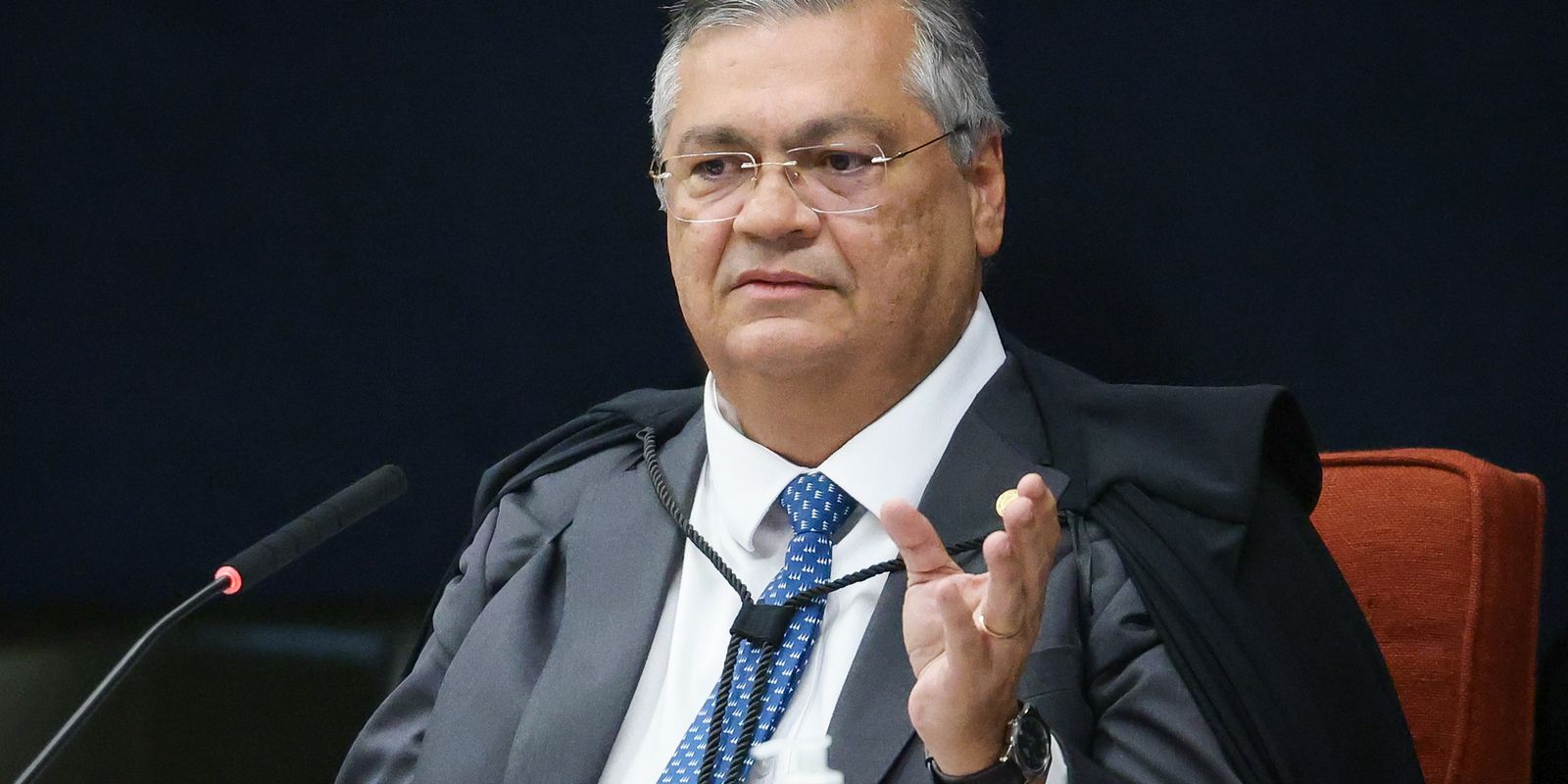 Flávio dino encerra ação de antonio tabet sobre postagem no stf