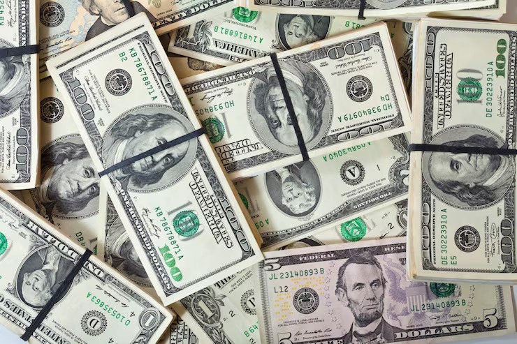 Dólar despenca após 1º turno das eleições; veja cotação