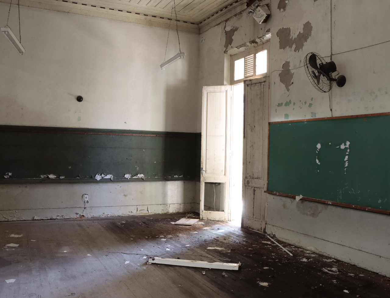 Escola histórica de Florianópolis começa a receber reparos; veja o que vai mudar