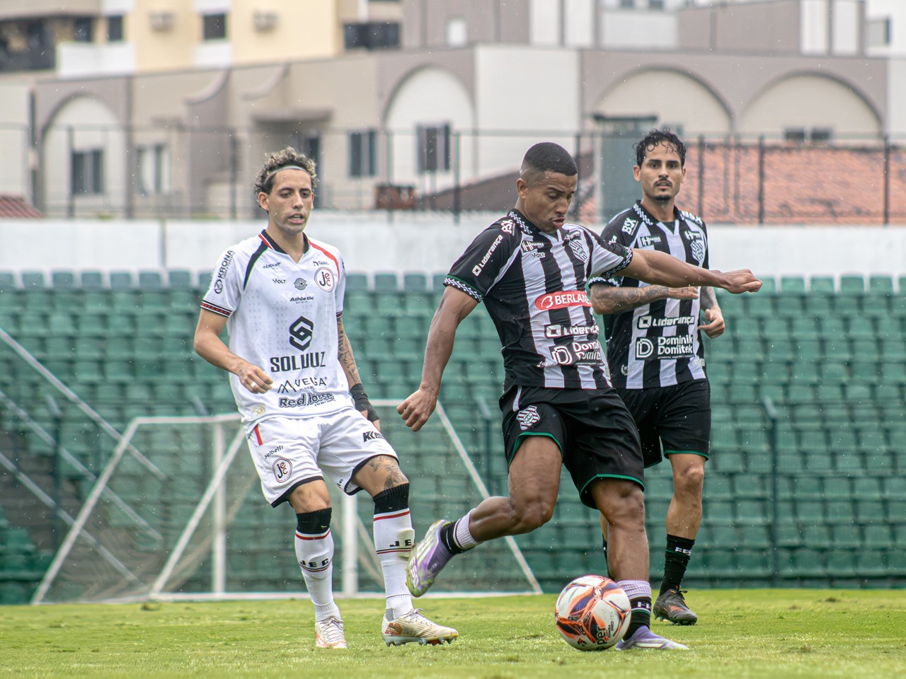 Figueirense vence Joinville e segue na liderança da Copa SC
