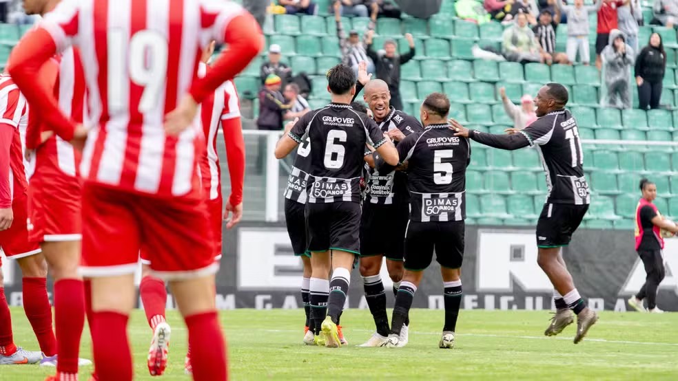 Figueirense vence o Hercílio Luz e assume a liderança da Copa SC