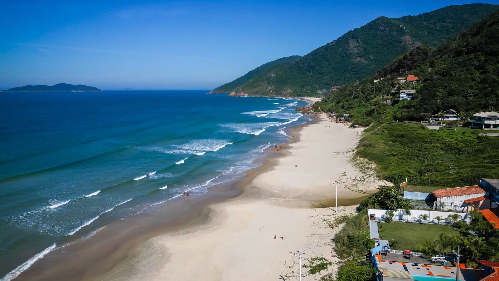 Florianópolis ganha três novas praias com selo Bandeira Azul