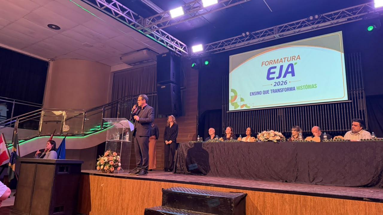 Formatura celebra a conclusão de mais uma etapa na trajetória de estudantes da EJA 