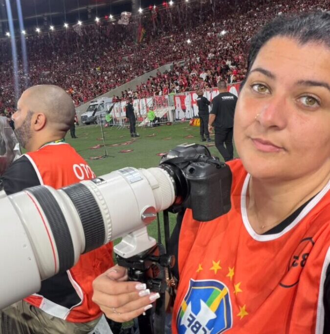 Fotógrafa de Blumenau realiza sonho de cobrir Fla-Flu no Maracanã
