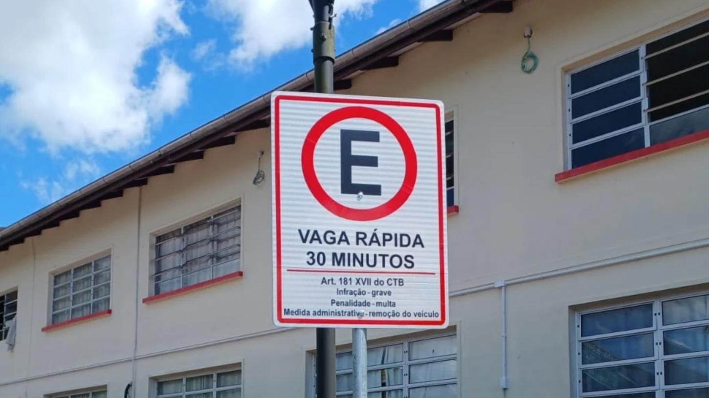 GETRAN instala vagas de estacionamento rápido na Rua Frederico Weege