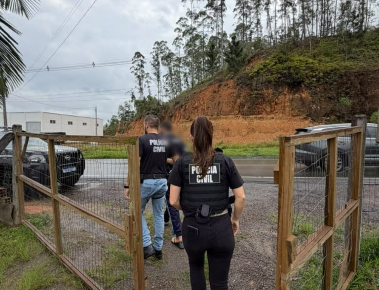 Homem é preso por tentativa de homicídio após ataque com facadas em Lauro Müller