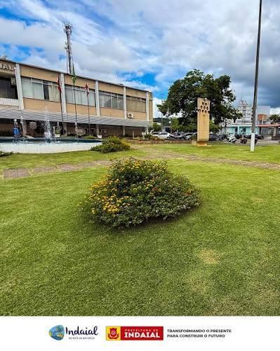INDAIAL TEM SECRETÁRIO DE EDUCAÇÃO OU APENAS ALGUÉM PARA RECEBER SALÁRIO? DENÚNCIAS SE ACUMULAM E POPULAÇÃO COBRA RESPOSTAS DO PREFEITO