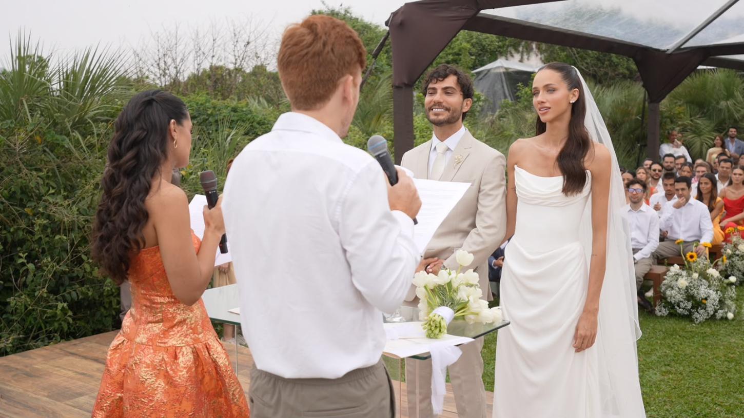 O casamento que colocou a Praia do Rosa no centro do mapa dos famosos neste fim de semana