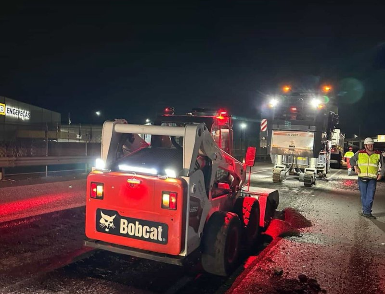 Obras bloqueiam faixa da BR-101 em Navegantes nesta quinta