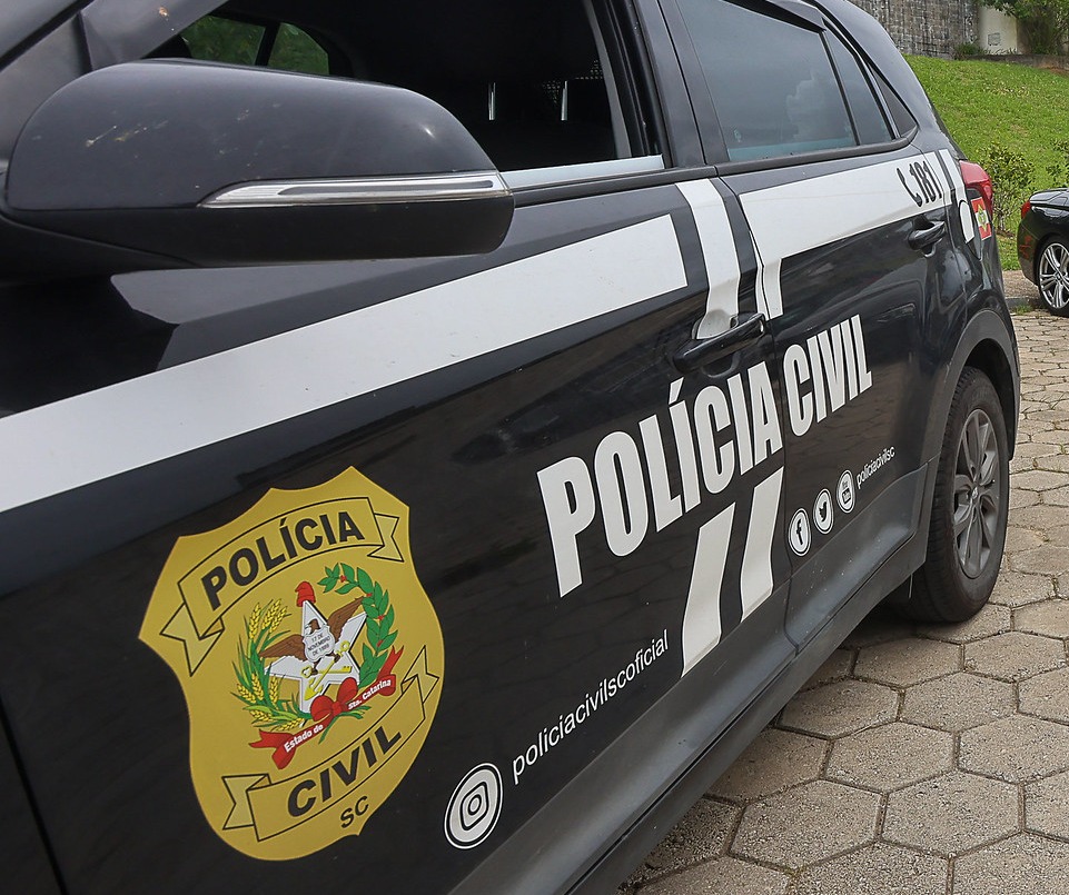 Polícia Civil procura jovem de 19 anos por roubo a lan house em Criciúma