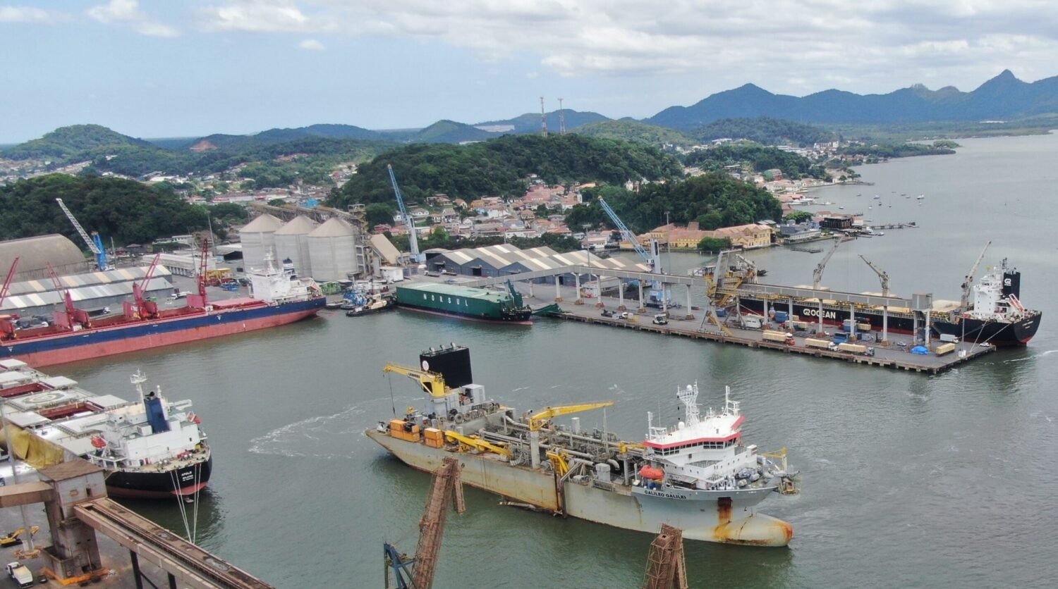 Porto de Santa Catarina conclui dragagem de R$ 8 milhões