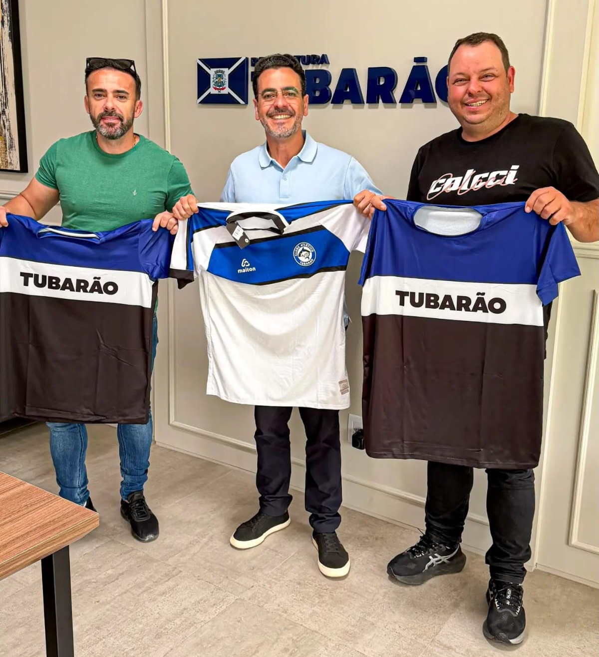 Prefeito afirma que campo anexo ao Estádio do Tubarão é do município