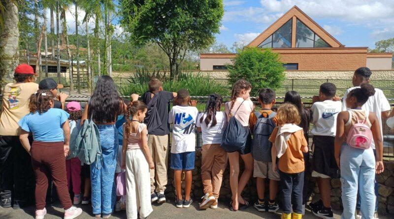 Prefeitura de Gaspar leva crianças atendidas pelos CRAS ao Zoo Pomerode