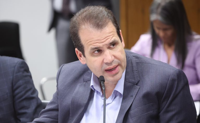 Projeto amplia direitos e proteção ao autismo na fase adulta e adolescência