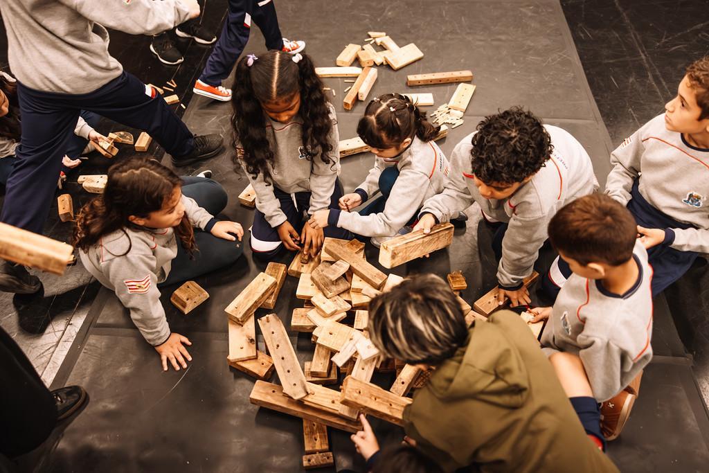 Projeto proporciona experiências de arte contemporânea para crianças em Itajaí