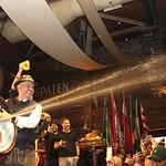 Sangria do barril decreta o início oficial da 41ª Oktoberfest Blumenau