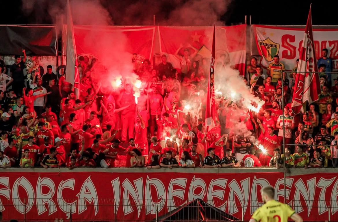 Torcida do Brusque prepara grande recepção e faz arrecadação para compra de fogos e balões visando jogo do acesso