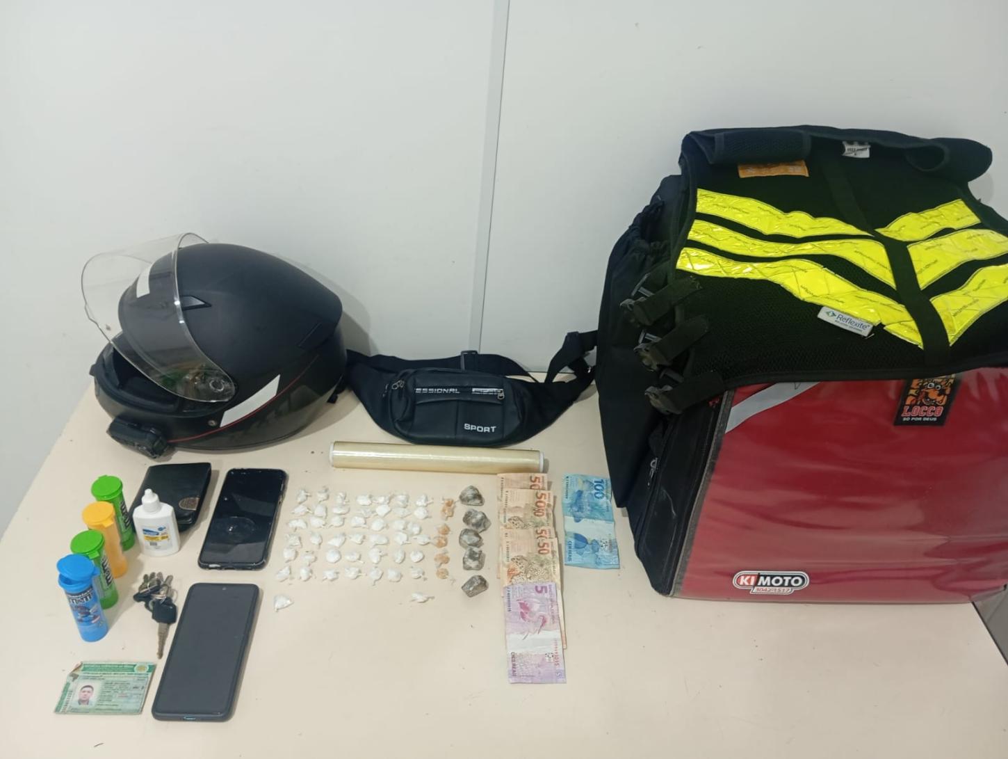 Tráfico de drogas em Gaspar: Polícia Militar prende suspeito com 44 porções de cocaína, crack e maconha no Residencial Pacoville III